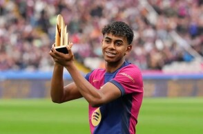 纽约洋基队在 2000 年完成三连冠，确立了跨世纪的王朝地位