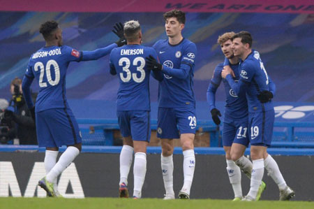 英超｜客场盼成功“敲锤” 喜鹊冲击欧冠区