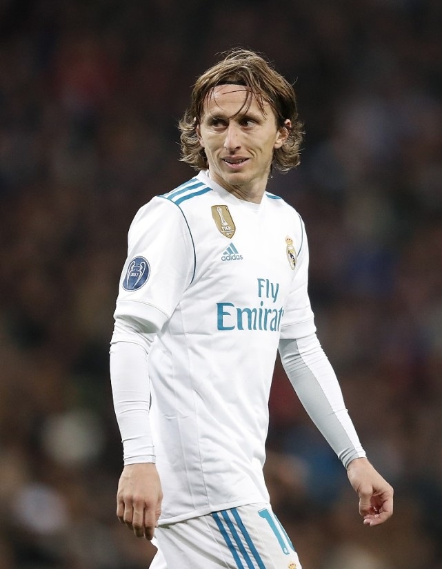 幼儿园篮球表演遇到小插曲：篮球意外滚走，小朋友临危不乱，秒变