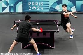 当伦敦碗体育场再次响起铁锤敲击的轰鸣，西汉姆联与诺丁汉森林的保级关键战即将拉开帷幕！