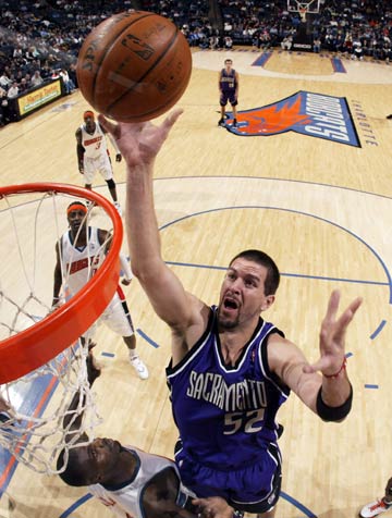 通过其镜头 通过其镜头